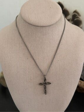 Vintage Sterling Silver Twisted Cross Pendant Necklace